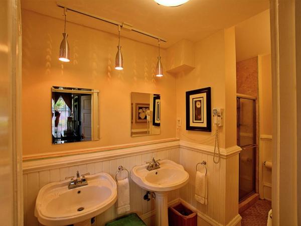 Huge Victorian Beauty Overlooking Forsyth Park : photo 6 de la chambre maison 4 chambres