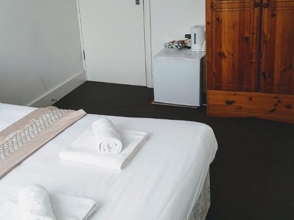 Central Comfort Rooms : photo 3 de la chambre double room with shared toilet and bathroom