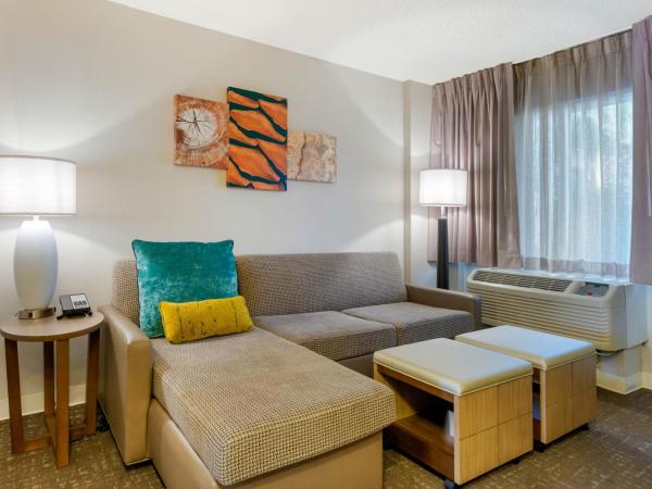 Staybridge Suites Orlando Royale Parc Suites, an IHG Hotel : photo 9 de la chambre suite 2 chambres avec 4 lits doubles et canapé-lit