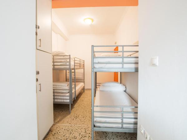 Safestay Athens Monastiraki : photo 6 de la chambre lit dans dortoir mixte de 4 lits avec salle de bains privative