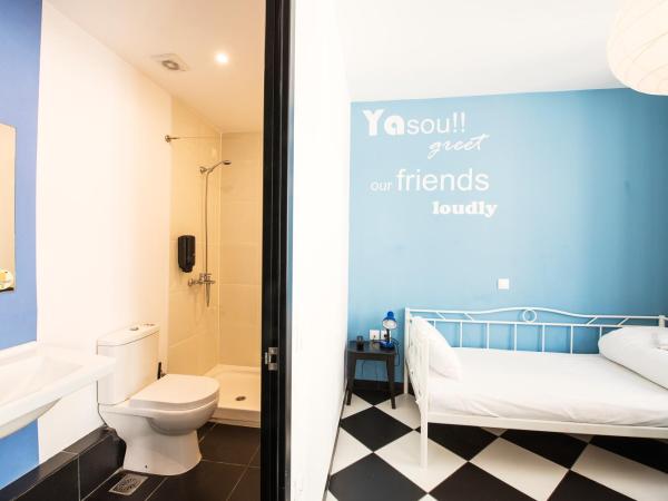 Safestay Athens Monastiraki : photo 5 de la chambre twin room ensuite with balcony