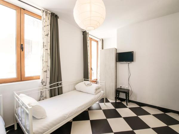 Safestay Athens Monastiraki : photo 4 de la chambre twin room ensuite with balcony