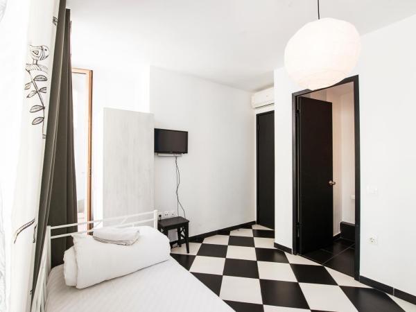 Safestay Athens Monastiraki : photo 3 de la chambre twin room ensuite with balcony