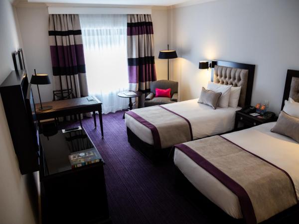 Sofitel Buenos Aires Recoleta : photo 8 de la chambre chambre lits jumeaux supérieure - vue sur jardin ou ville