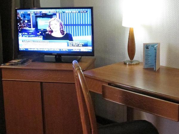 Hotel Grand Continental Kuching : photo 5 de la chambre chambre standard lit queen-size