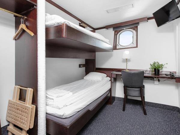 Mälardrottningen Yacht Hotel : photo 1 de la chambre cabine de bateau - vue sur mer (2 adultes)