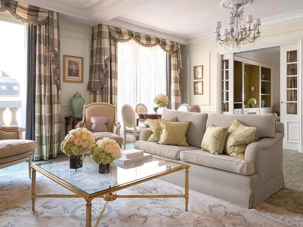 Four Seasons Hotel George V Paris : photo 2 de la chambre suite deluxe avec lit king-size