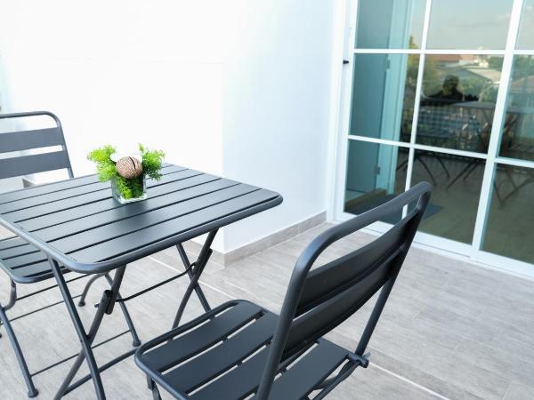 The Square 101 : photo 3 de la chambre chambre double deluxe avec balcon