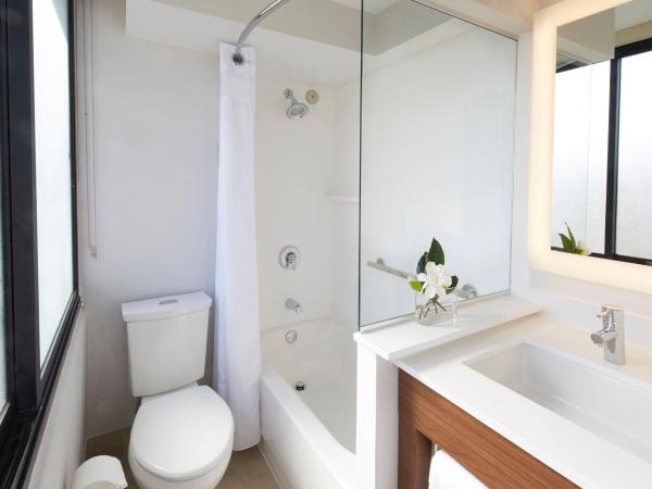 Holiday Inn Express Waikiki, an IHG Hotel : photo 7 de la chambre chambre avec 2 lits queen-size - vue sur ville