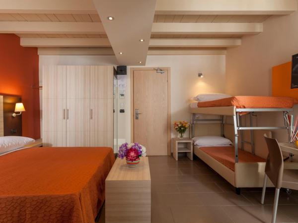 Hotel Aurora Mare : photo 2 de la chambre chambre quadruple
