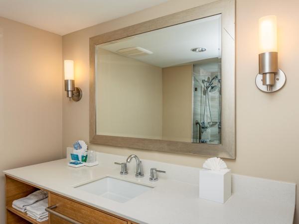 Holiday Inn Express and Suites La Jolla - Windansea Beach, and IHG Hotel : photo 2 de la chambre chambre lit queen-size 