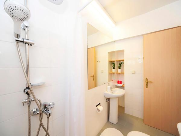 Live in Athens, PSYRRI Central Apartments : photo 8 de la chambre appartement de grand standing en duplex - vue sur acropole - vivre à athènes # 9