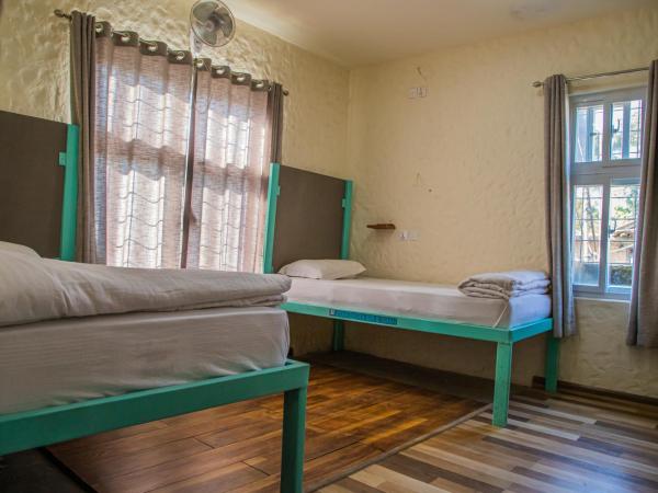 Hostel Nepal Pvt Ltd : photo 3 de la chambre chambre lits jumeaux avec salle de bains commune