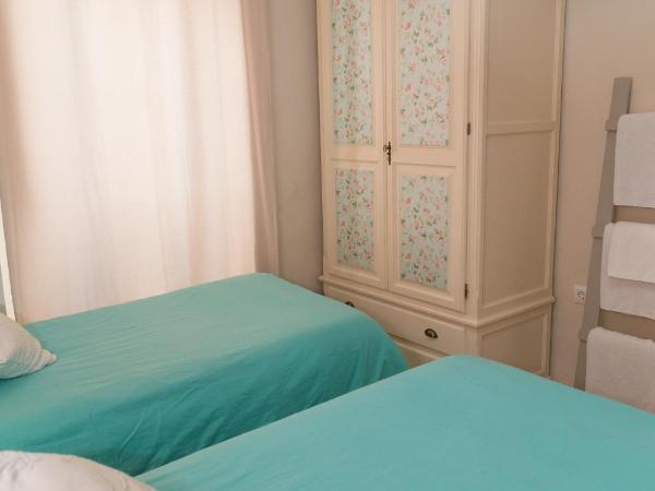 Pension Internacional : photo 4 de la chambre chambre triple avec salle de bains privative séparée