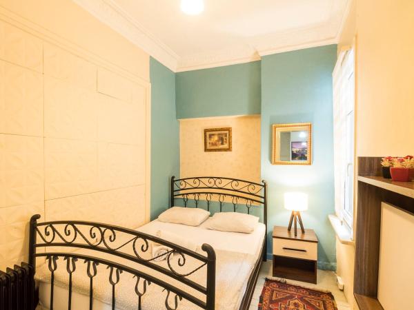 Levanten Hostel : photo 2 de la chambre chambre simple basique avec salle de bains commune