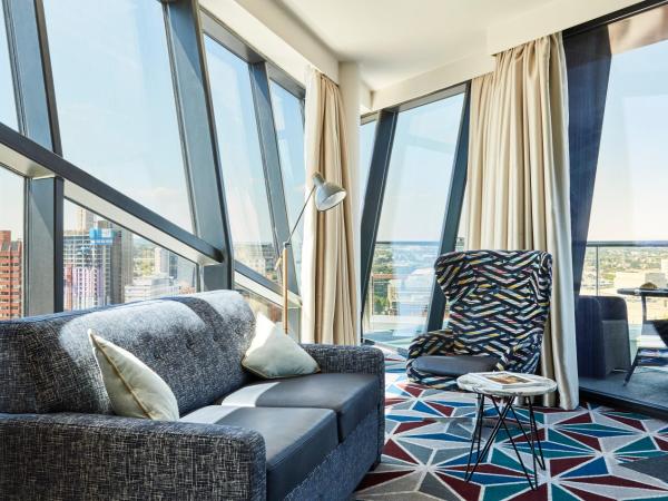 The Cube Hotel Birmingham : photo 2 de la chambre chambre lit king-size supérieure avec balcon