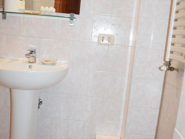 Hotel Dalmazia : photo 3 de la chambre chambre triple