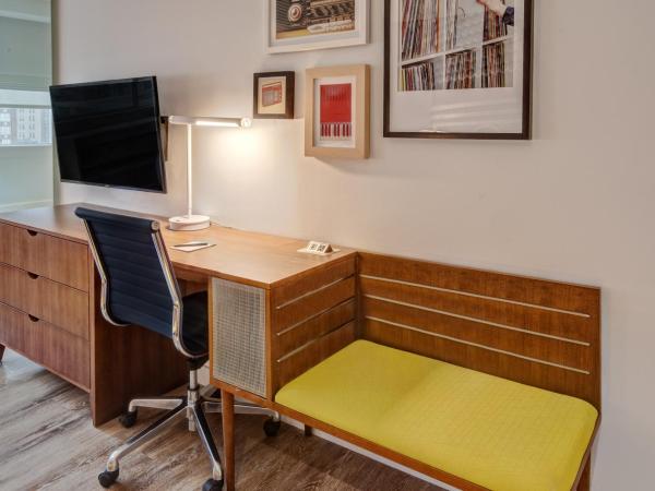 Hotel Indigo - Memphis Downtown, an IHG Hotel : photo 9 de la chambre chambre d'angle lit king-size