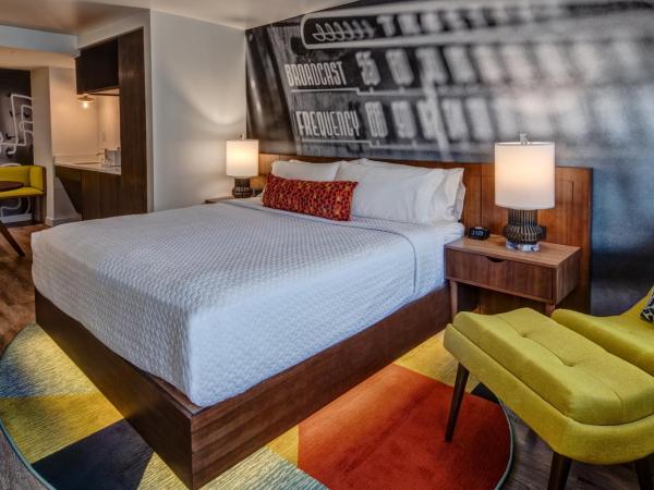 Hotel Indigo - Memphis Downtown, an IHG Hotel : photo 6 de la chambre chambre d'angle lit king-size