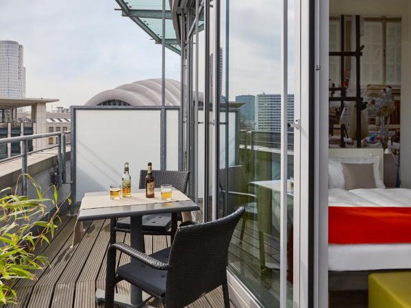 Hotel Indigo Berlin - Ku'damm, an IHG Hotel : photo 2 de la chambre chambre king standard avec balcon