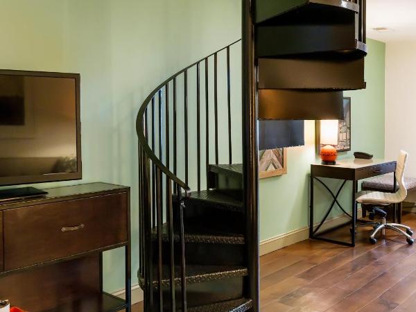 Hotel Indigo Savannah Historic District, an IHG Hotel : photo 2 de la chambre suite 2 chambres - vue sur ville