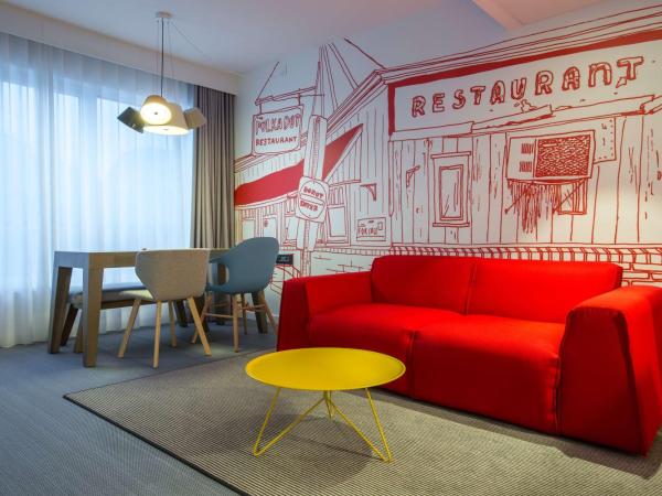 Radisson RED Brussels : photo 3 de la chambre suite familiale