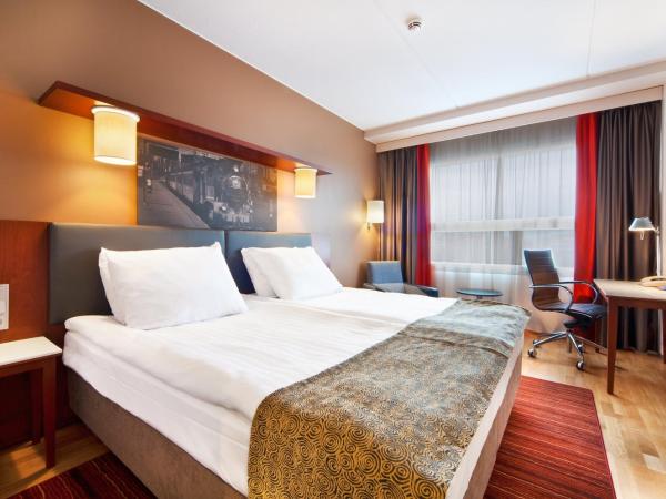 Holiday Inn Tampere - Central Station, an IHG Hotel : photo 2 de la chambre chambre lit king-size standard - dernier Étage