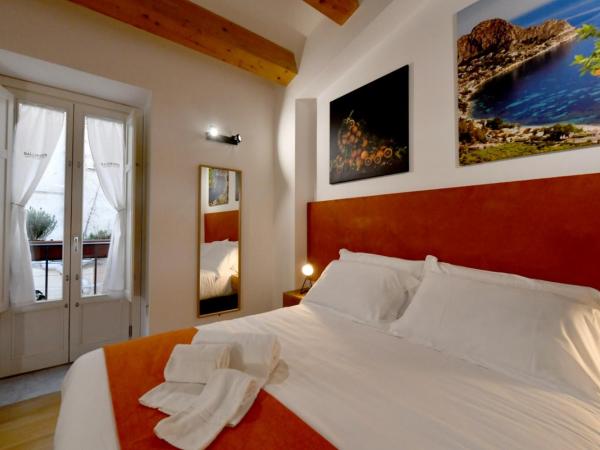 Ballarooms B&B Palermo Centro : photo 1 de la chambre chambre double avec salle de bains privative