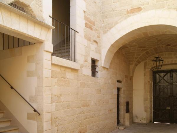 Palazzo de Carlo e il parco dei 7 pozzi : photo 9 de la chambre suite avec balcon