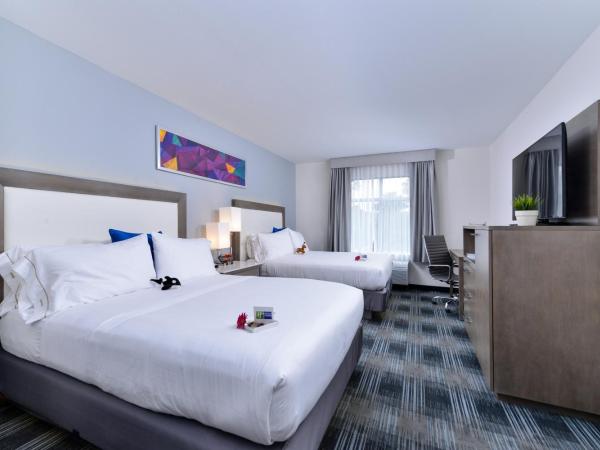 Holiday Inn Express & Suites San Diego - Mission Valley, an IHG Hotel : photo 2 de la chambre chambre standard avec 2 lits queen-size