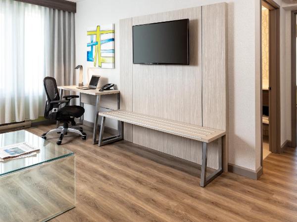 Holiday Inn Express Quebec City-Sainte Foy, an IHG Hotel : photo 1 de la chambre suite - non-fumeurs