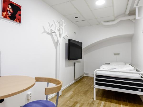 City Hostel : photo 2 de la chambre chambre simple avec salle de bains commune