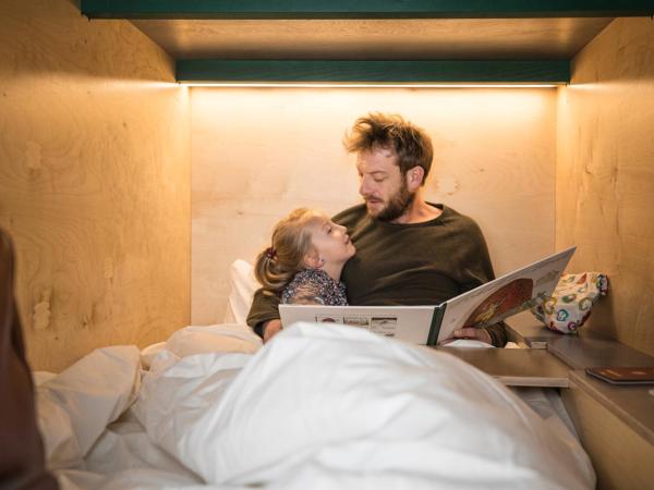 Green Marmot Capsule Hotel Zürich : photo 1 de la chambre capsule simple mixte avec balcon