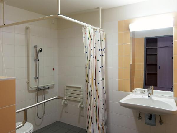 Hotel Kolping Wien Zentral : photo 2 de la chambre chambre double - accessible aux personnes à mobilité réduite 