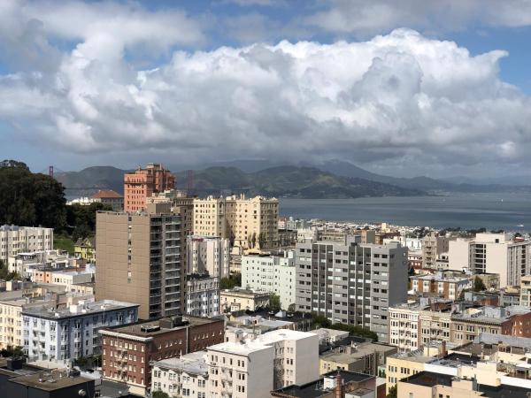 Holiday Inn San Francisco - Golden Gateway, an IHG Hotel : photo 4 de la chambre chambre d'angle avec lit king-size - vue sur ville