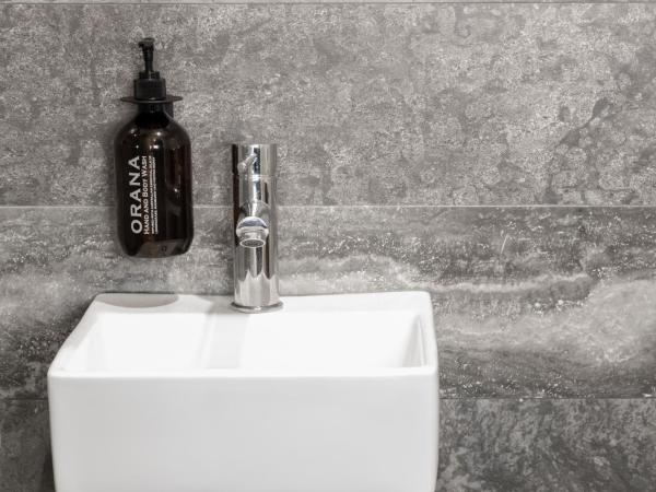 The Alison Randwick : photo 10 de la chambre chambre familiale avec salle de bains privative