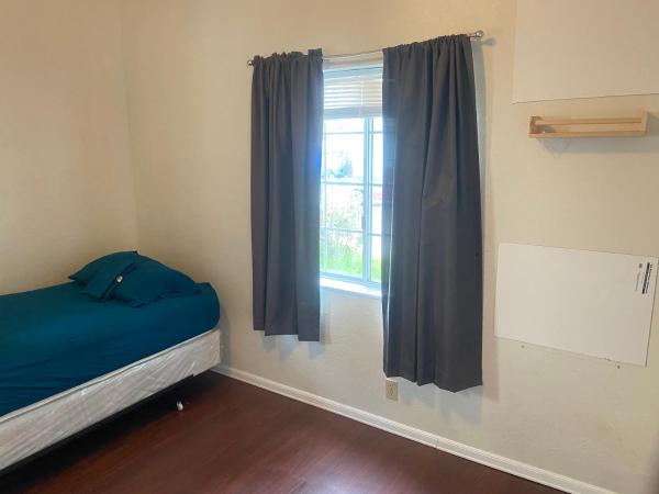 WHOLE Family - WholeVille : photo 4 de la chambre chambre lits jumeaux avec salle de bains commune