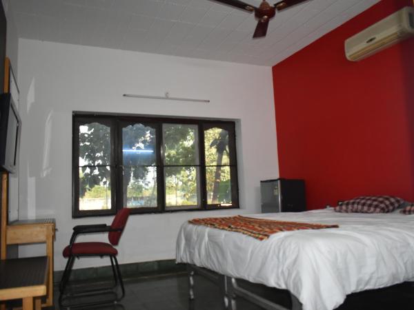 Sugam Resort & Convention Centre : photo 8 de la chambre chambre deluxe