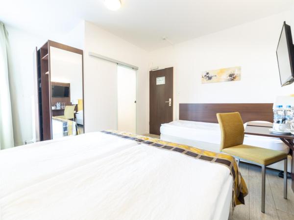 Hotel Rheinfelderhof : photo 1 de la chambre chambre triple moderne