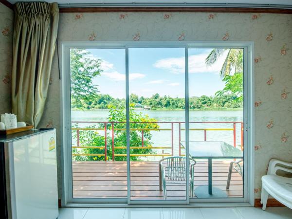 Golden Dragon Kanchanaburi : photo 6 de la chambre chambre lit king-size avec balcon