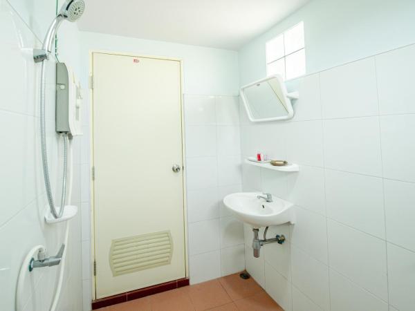 Golden Dragon Kanchanaburi : photo 4 de la chambre chambre standard lit queen-size