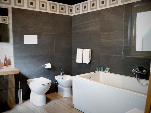 Villa di Nera B&B : photo 7 de la chambre chambre lit queen-size avec baignoire spa