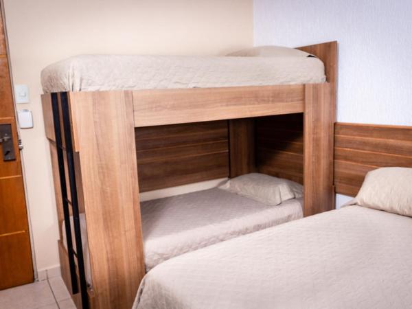 Hotel Pousada Bonita - 150m Metrô Paraiso e 1Km do inicio Av Paulista : photo 10 de la chambre chambre familiale (4 adultes)