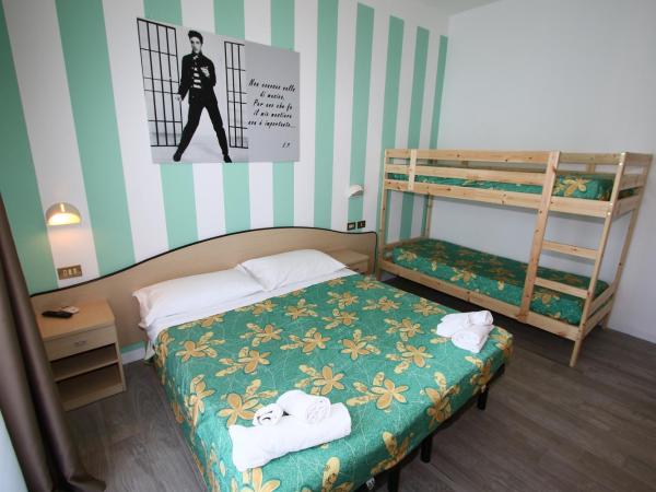 Beach Hotel Clerice : photo 8 de la chambre chambre quadruple avec balcon