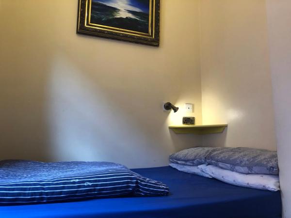 High Street Hostel : photo 2 de la chambre chambre double standard avec salle de bains commune