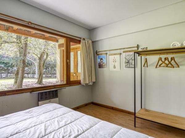 Selina Bariloche : photo 3 de la chambre petite chambre avec salle de bains commune