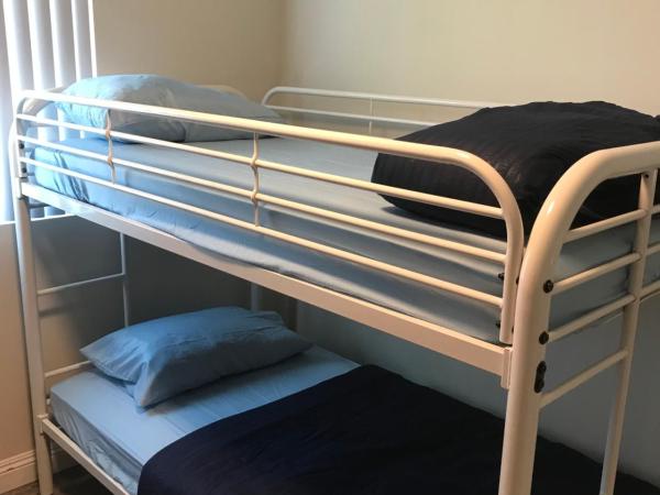A1 LA City Hostel : photo 1 de la chambre dortoir pour femmes 4 lits