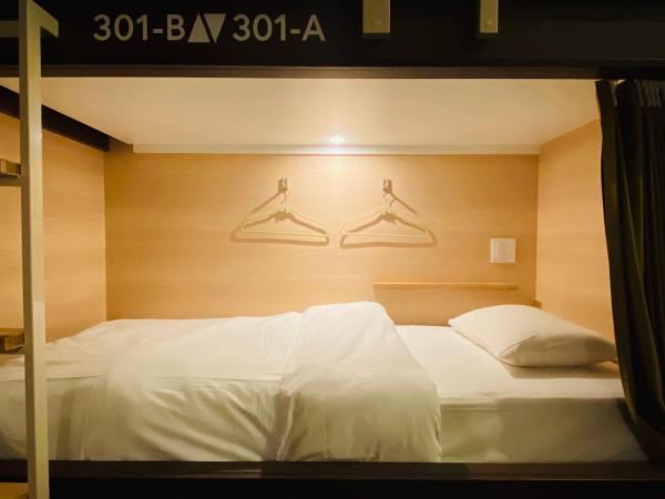 bnb+ Tsuruhashi : photo 1 de la chambre lit superposé dans dortoir mixte