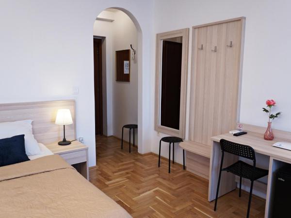 Anna Panzió & Wellness Siófok : photo 7 de la chambre chambre double ou lits jumeaux deluxe - vue sur lac