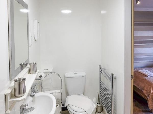Balmore Guest House : photo 3 de la chambre chambre double avec salle de bains privative 